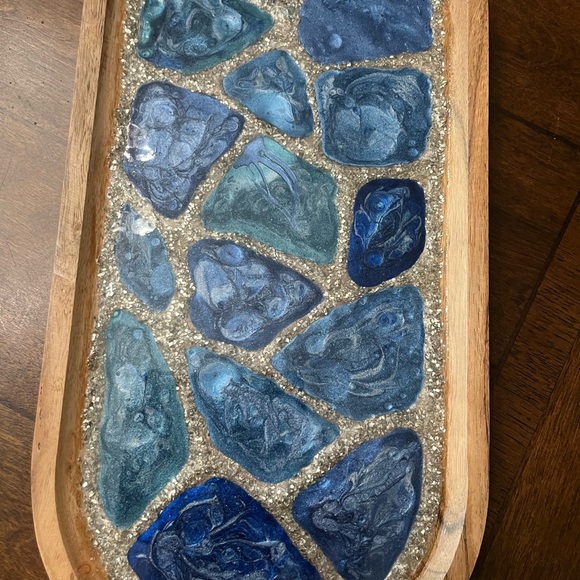 Wooden tray design with resin - Picture 3 of 5
